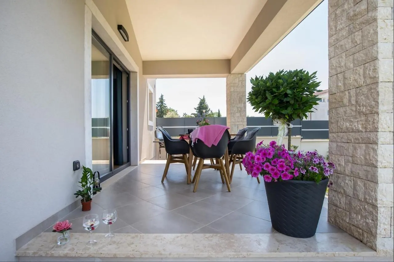 Family Villa Mare For Max 8 Person With Jacuzzi Kukci Porec Countryside 0*,  Croatia