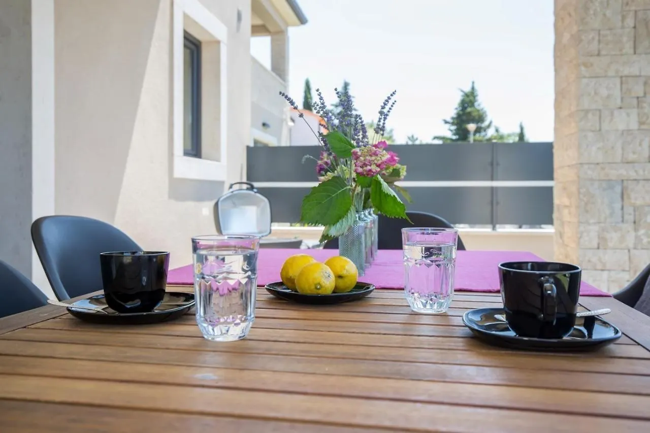 Family Villa Mare For Max 8 Person With Jacuzzi Kukci Porec Countryside