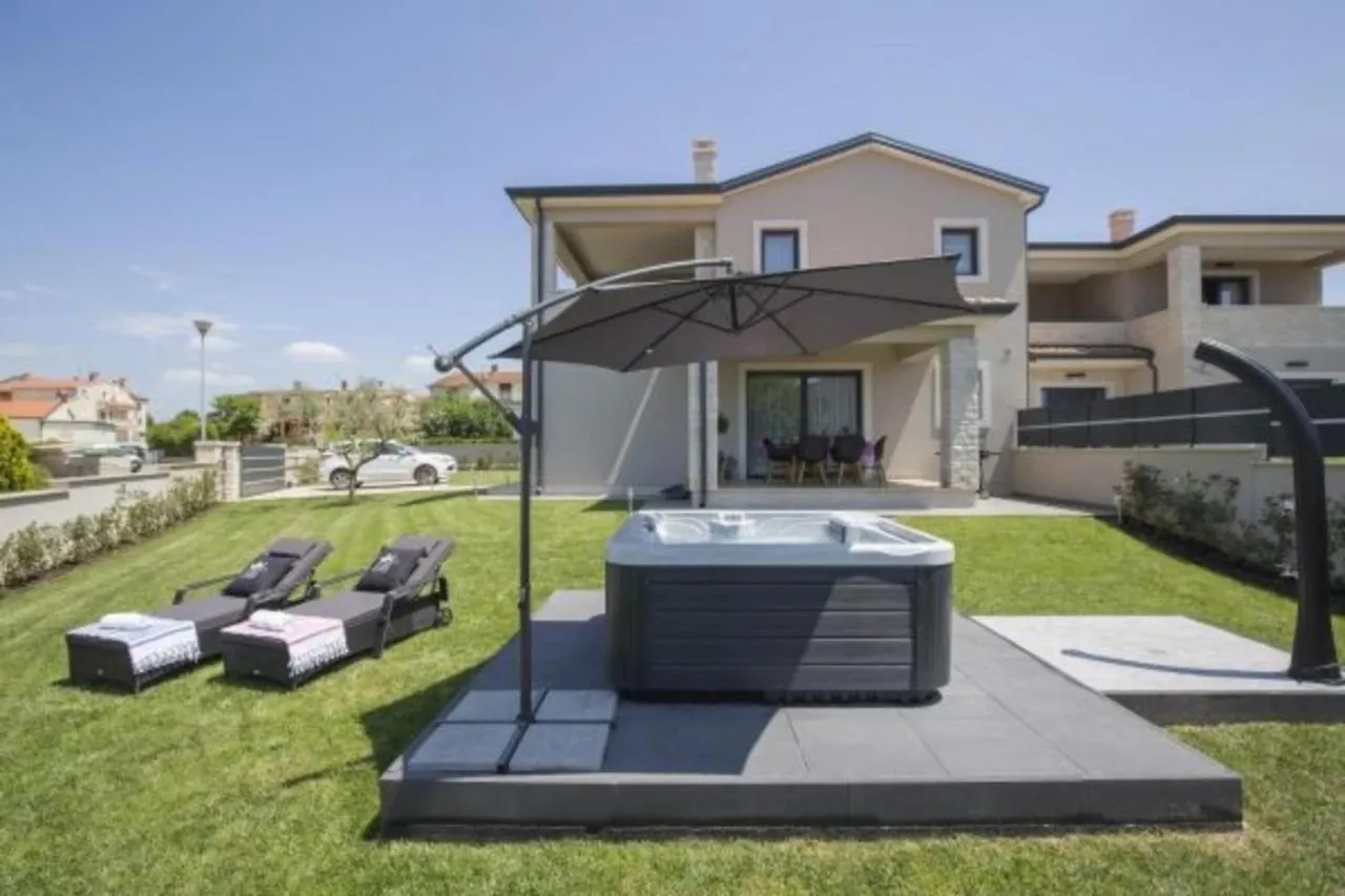 Family Villa Mare For Max 8 Person With Jacuzzi Kukci Porec Countryside Croatia